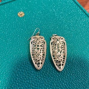 EUC Gold Lightweight Kendra Scott Earrings